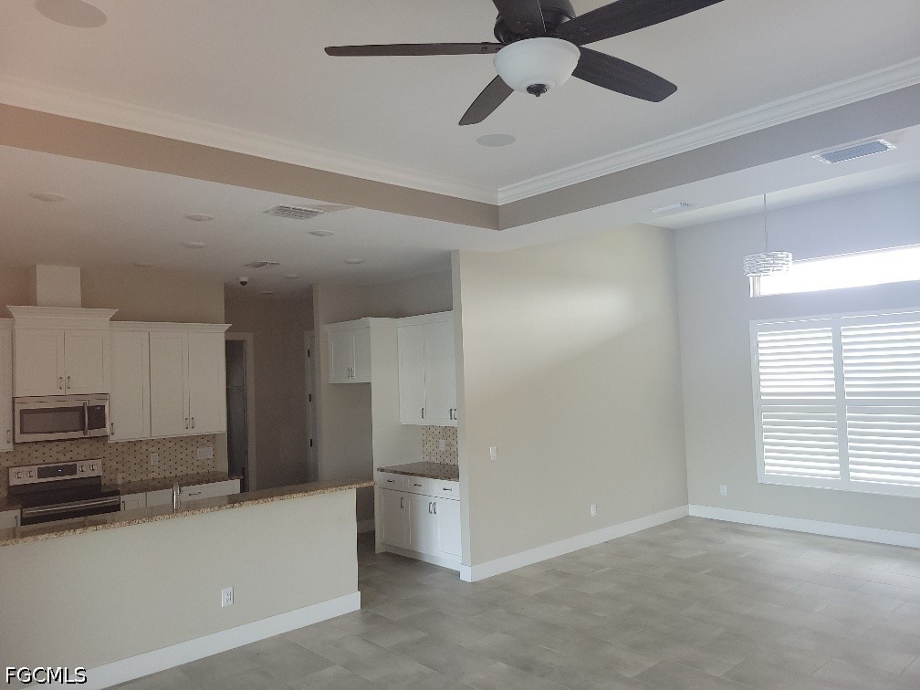 249 Rotonda Cir Property Photo 3