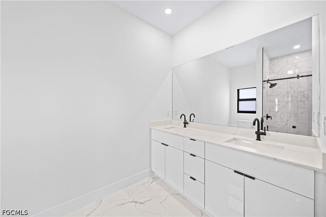 2602 E 2nd St Property Photo 20