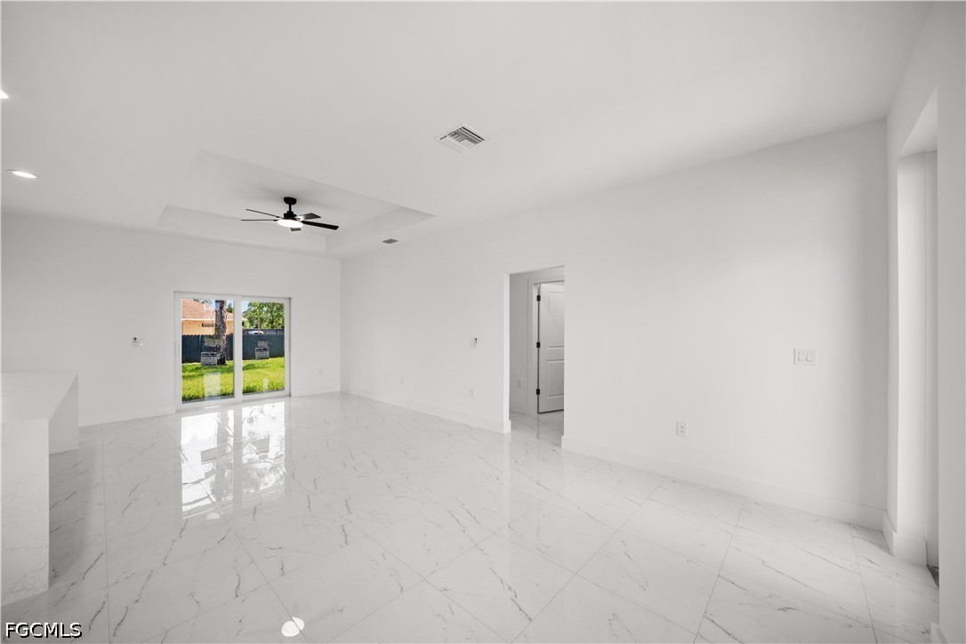 3014 38th St W Property Photo 5