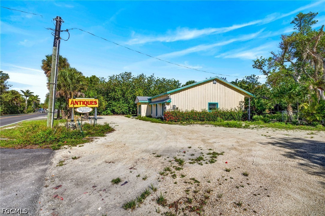 1446 Periwinkle Way Property Photo 18