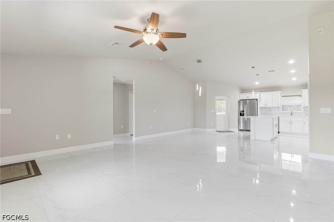 1893 Weldon Ave Property Photo 3