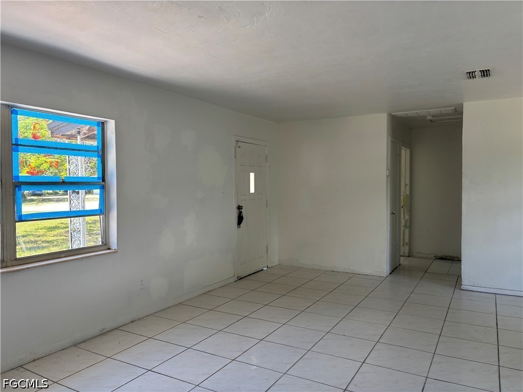 3977 Seminole Ave Property Photo 3