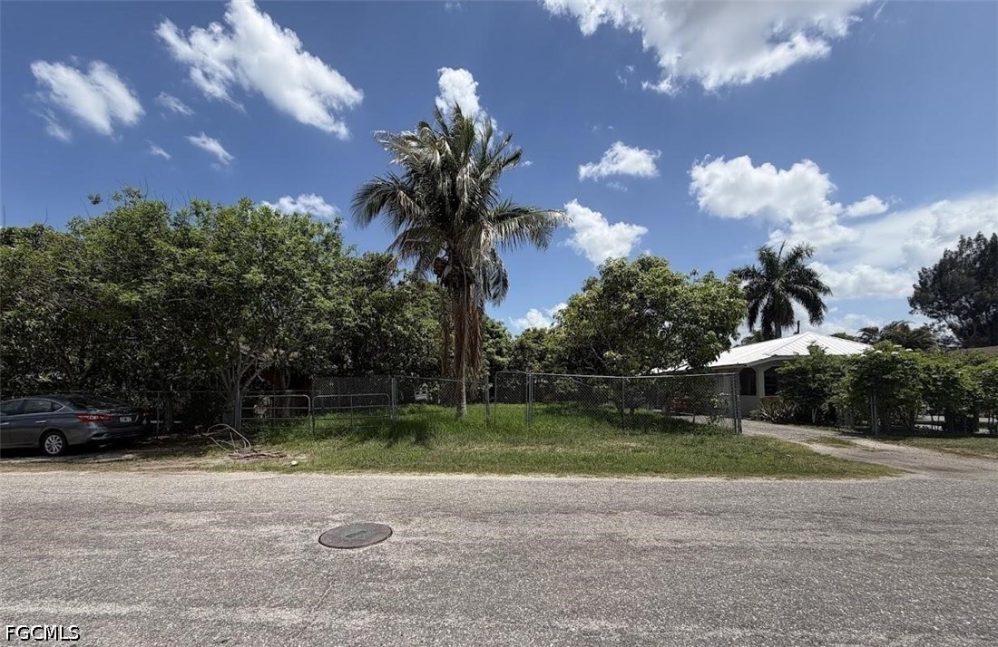 324 E Obispo Ave Property Photo 1