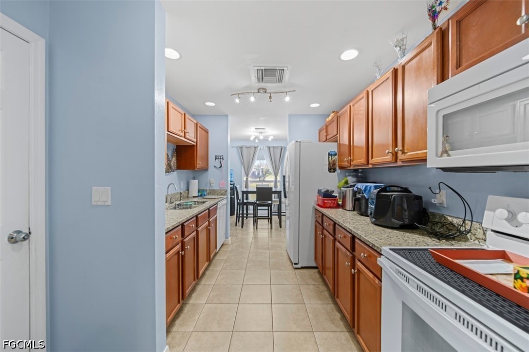 1243 Earnest St E Property Photo 17