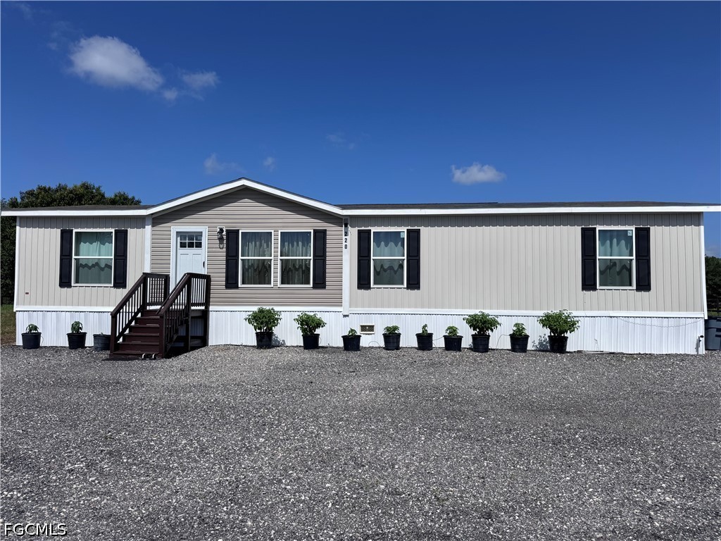 220 N Zambria St Property Photo 1