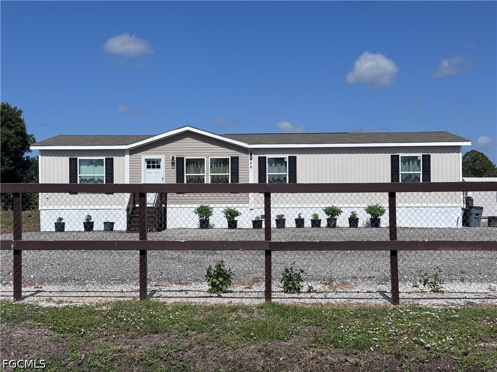 220 N Zambria St Property Photo 3