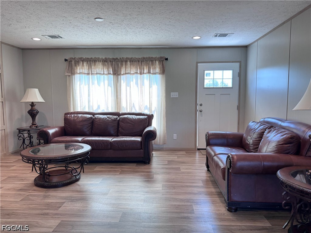 220 N Zambria St Property Photo 4
