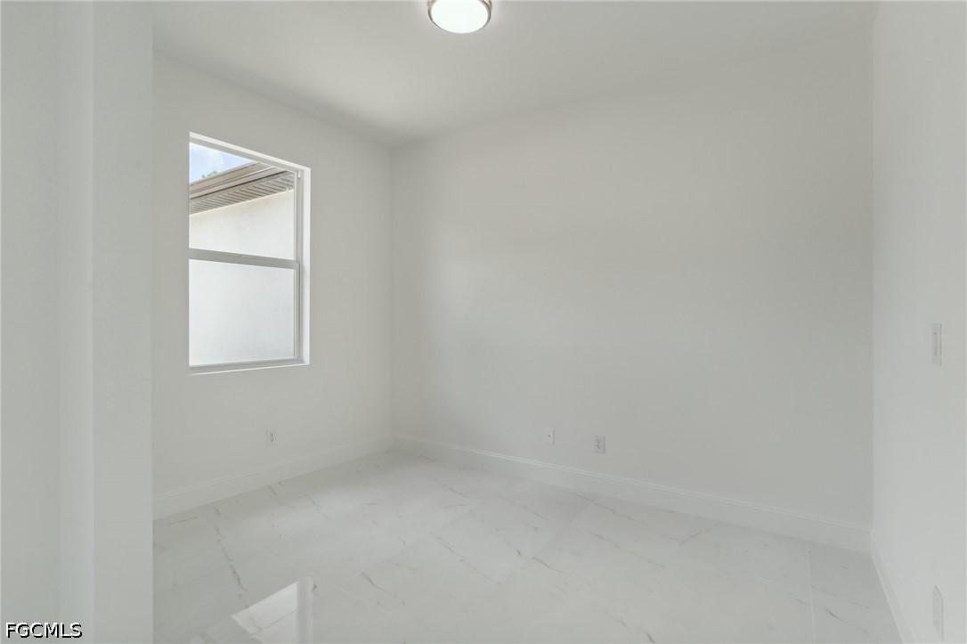 2709 34th St W Property Photo 10