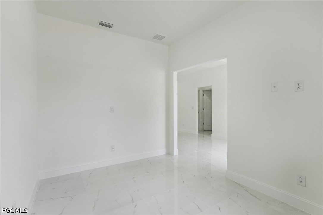 2709 34th St W Property Photo 11