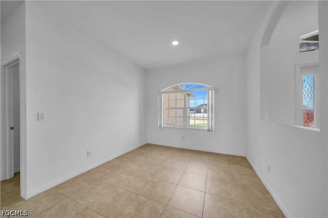 21 Kismet Pkwy E Property Photo 5