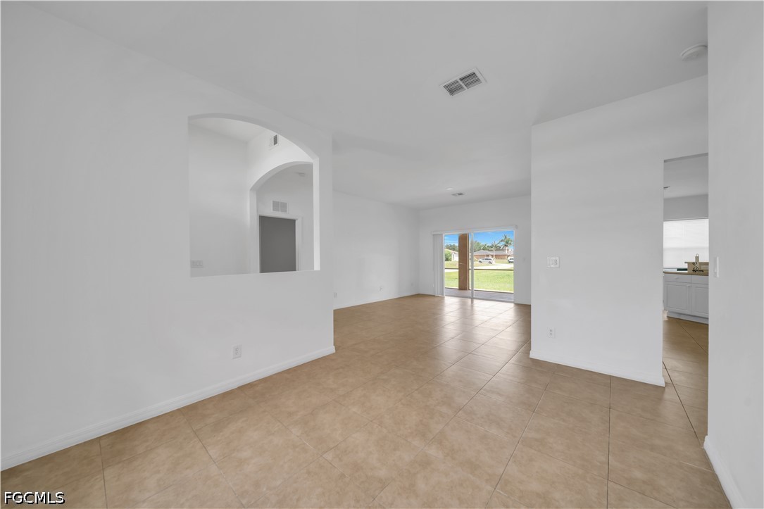 21 Kismet Pkwy E Property Photo 6
