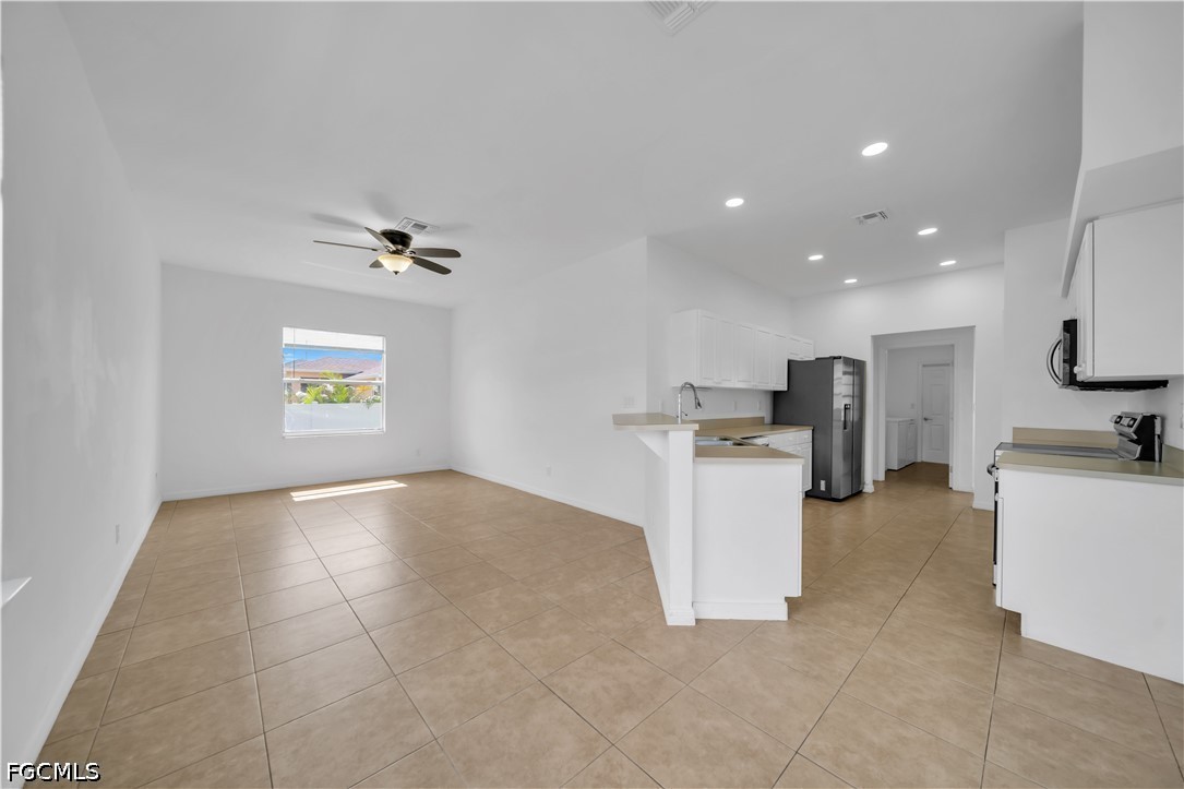 21 Kismet Pkwy E Property Photo 9