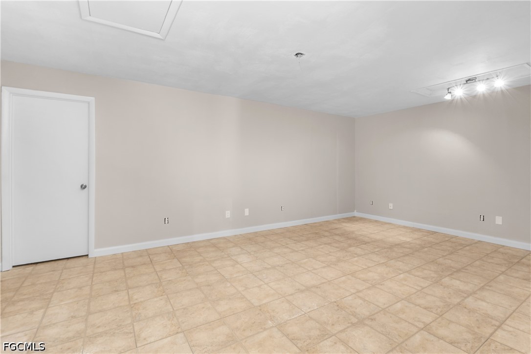 9749 Maplecrest Cir Property Photo 11