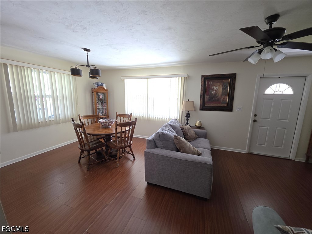 1 Dutch Iris Ln Property Photo 7