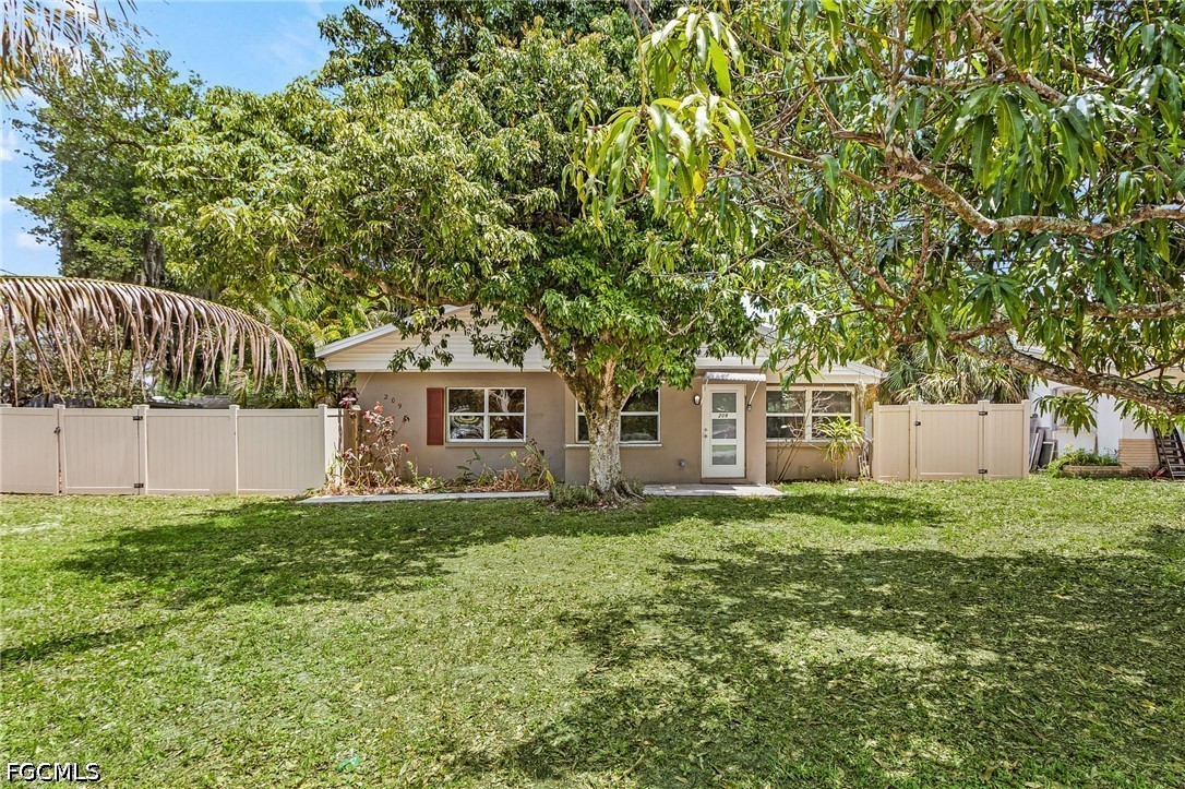 209 Kingston Dr Property Photo 1