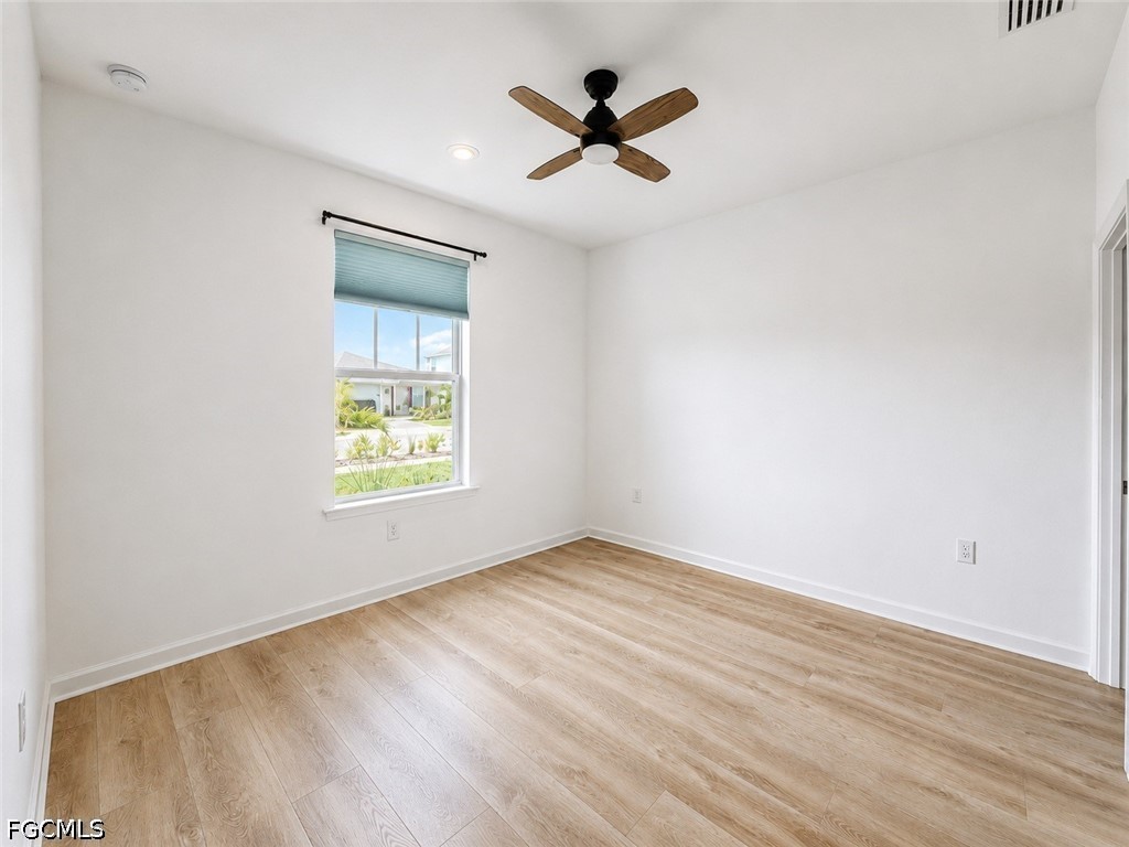 42723 Valley Brooks St Property Photo 4