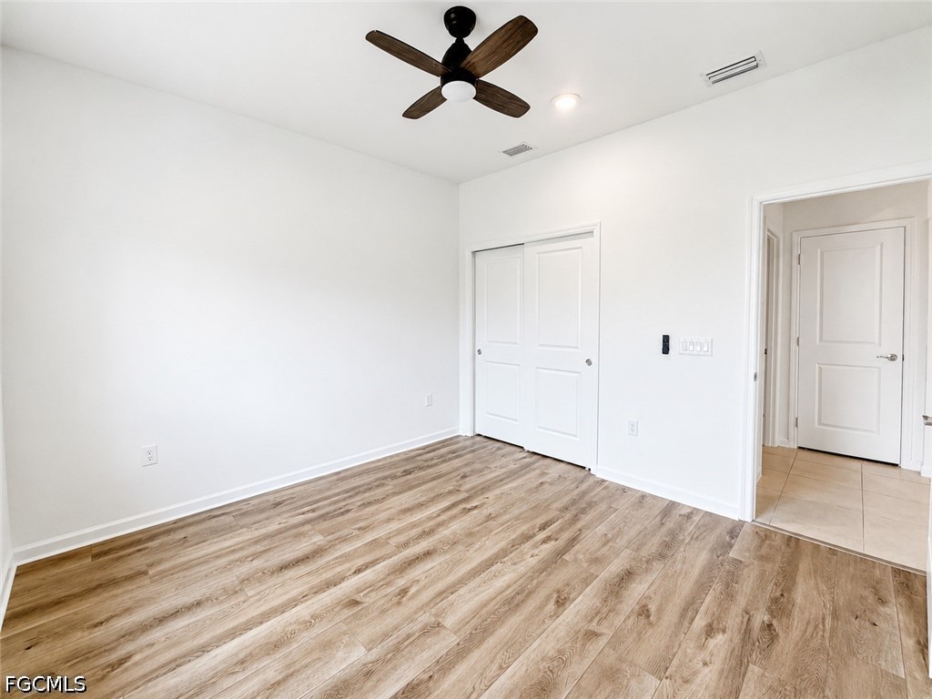 42723 Valley Brooks St Property Photo 5