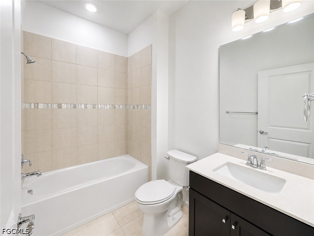 42723 Valley Brooks St Property Photo 6