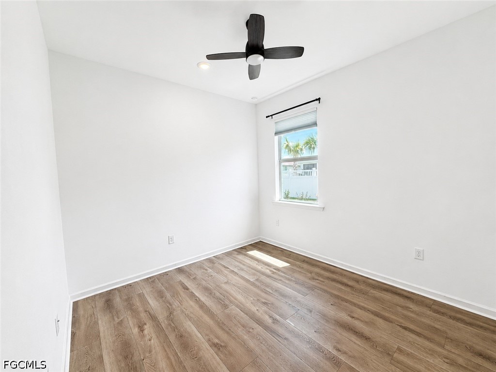 42723 Valley Brooks St Property Photo 10
