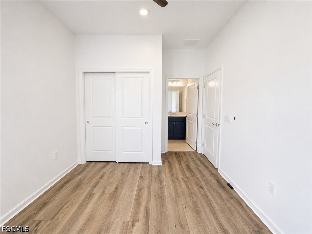 42723 Valley Brooks St Property Photo 11