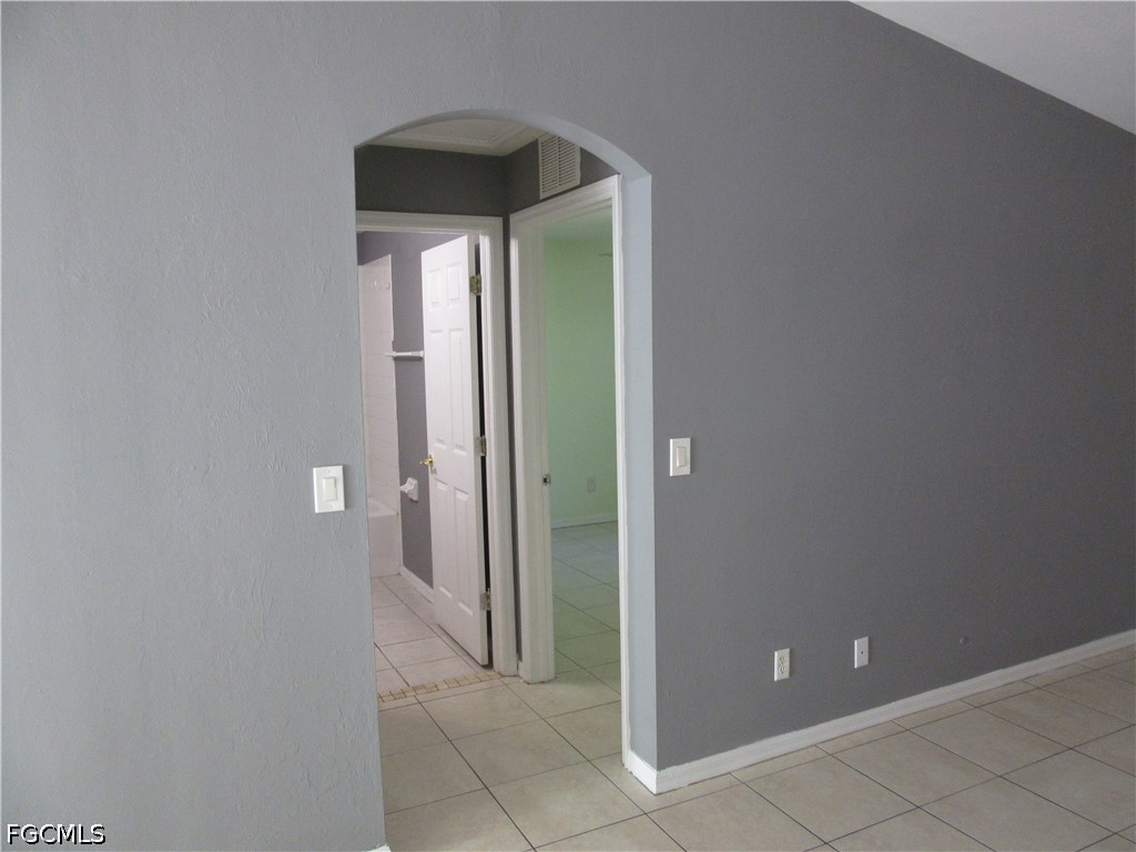 922 Eisenhower Blvd Property Photo 6