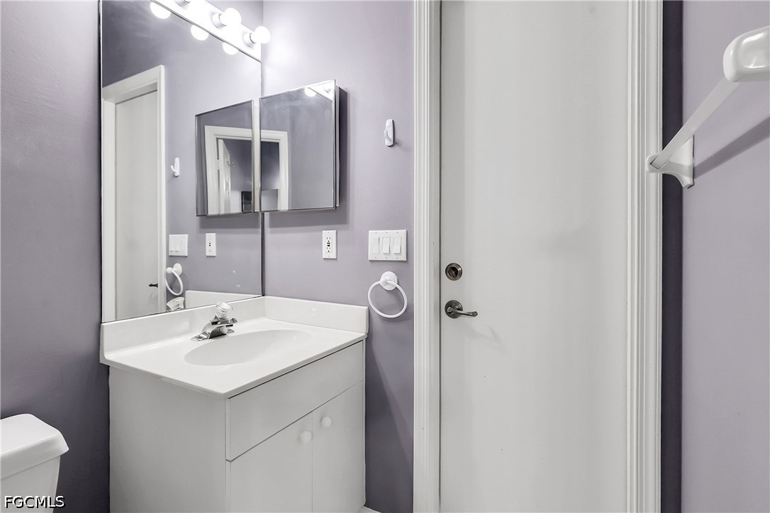 22203 Seashore Cir Property Photo 28