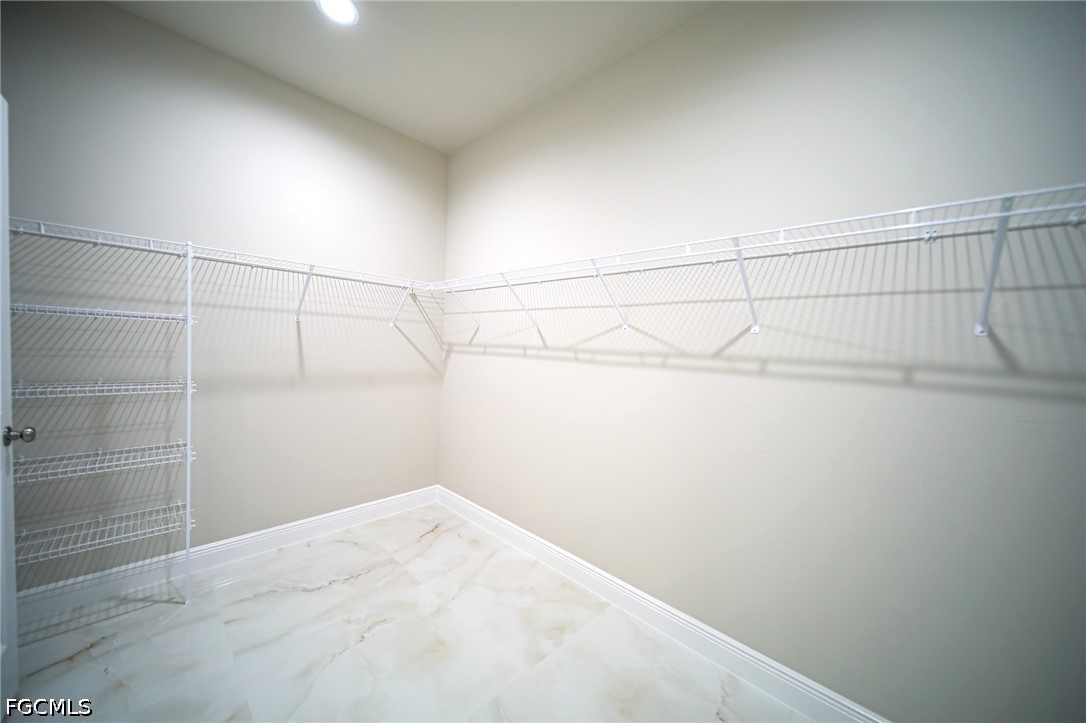 923 Binkley St E Property Photo 11