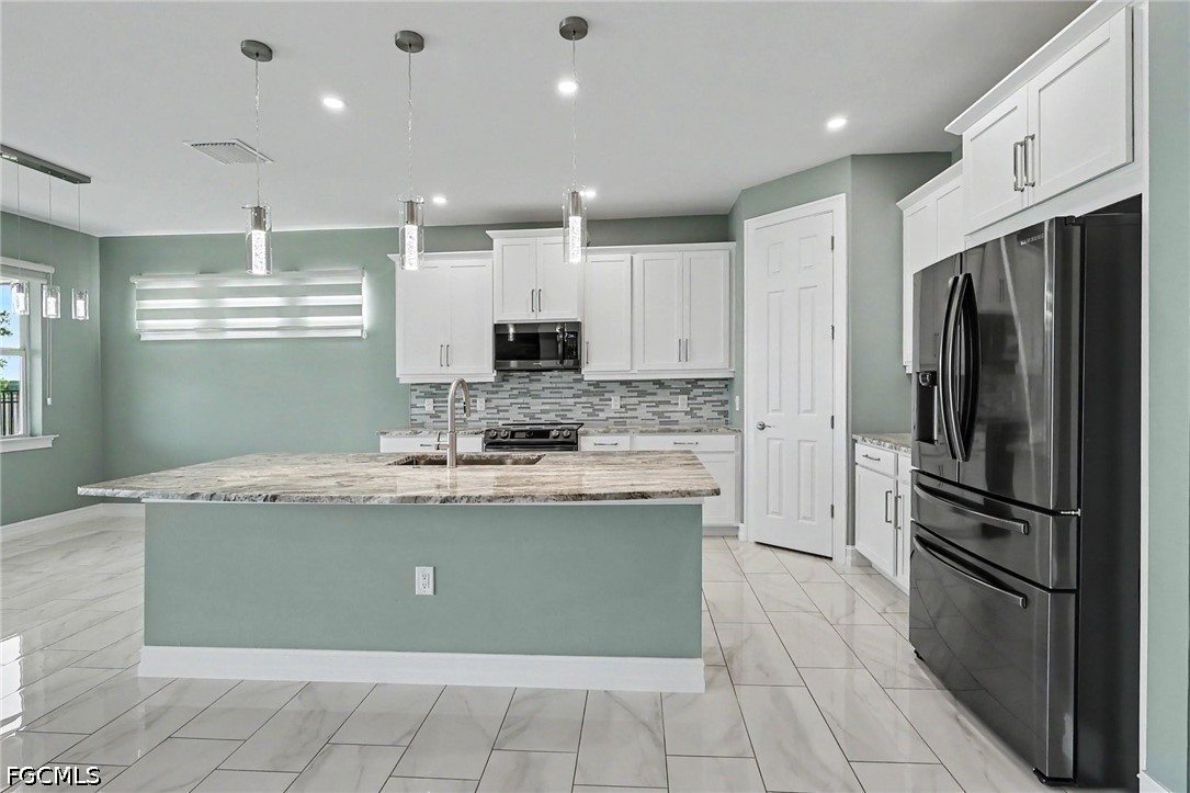 355 Spring Hill Lake Loop Property Photo 2