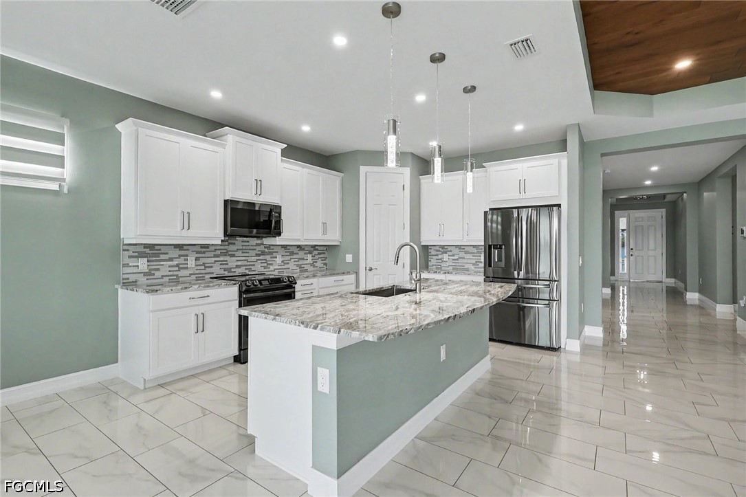 355 Spring Hill Lake Loop Property Photo 3