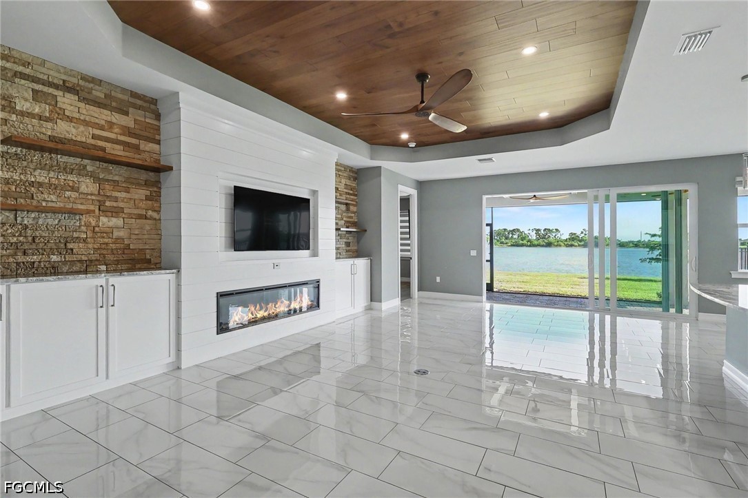 355 Spring Hill Lake Loop Property Photo 7