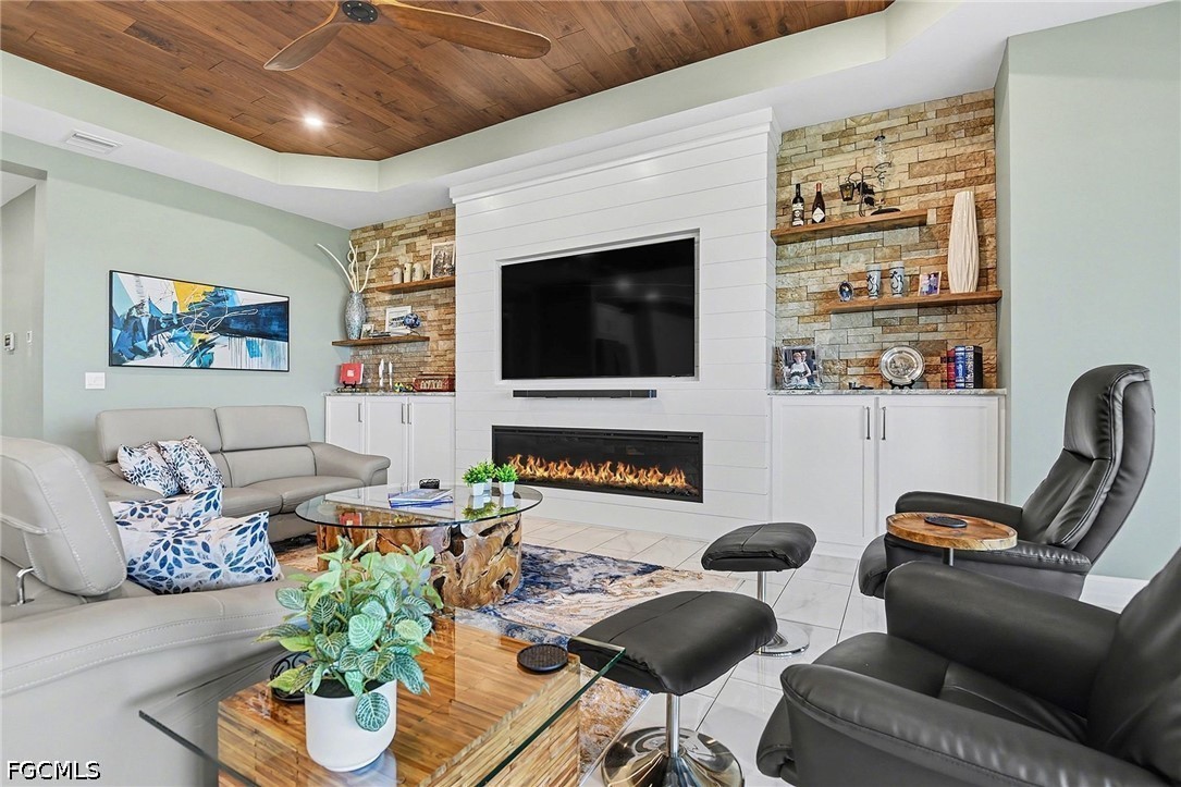 355 Spring Hill Lake Loop Property Photo 8