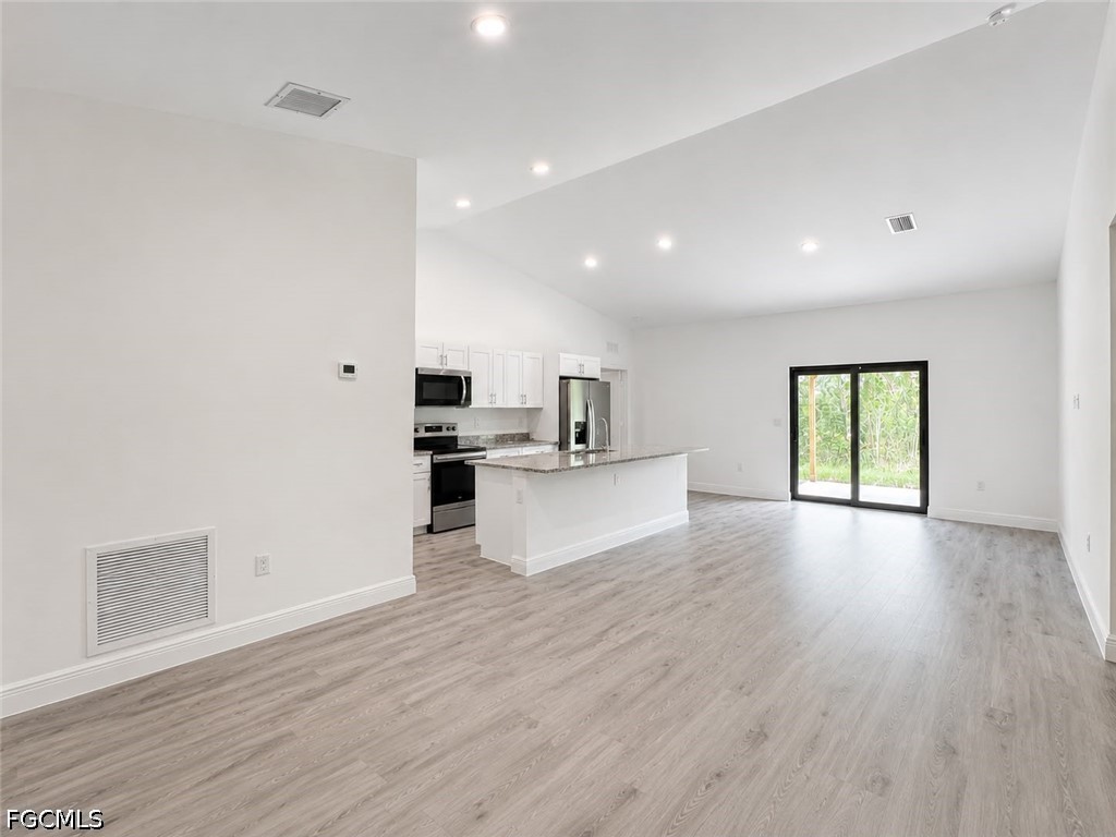 537 Greenbriar Blvd Property Photo 3