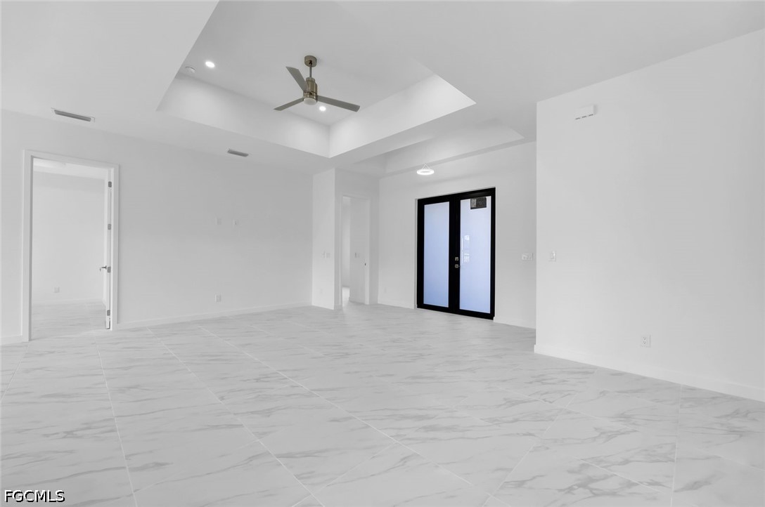 846 Cadis St E Property Photo 3