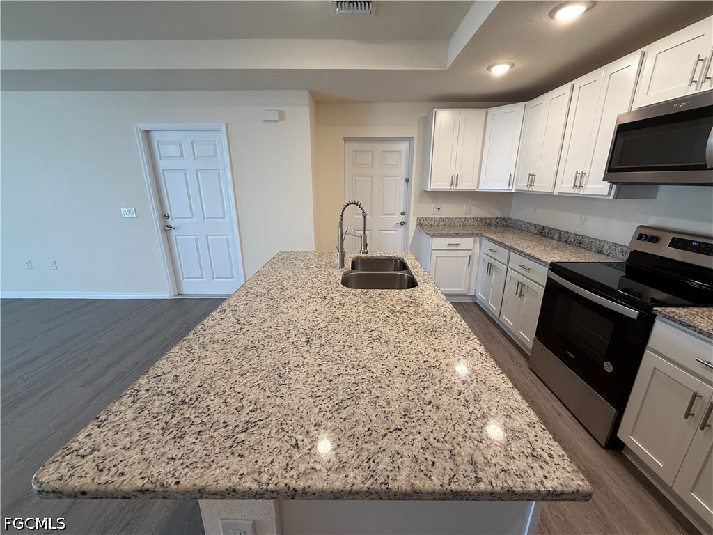 557 Oakshire Ln Property Photo 5