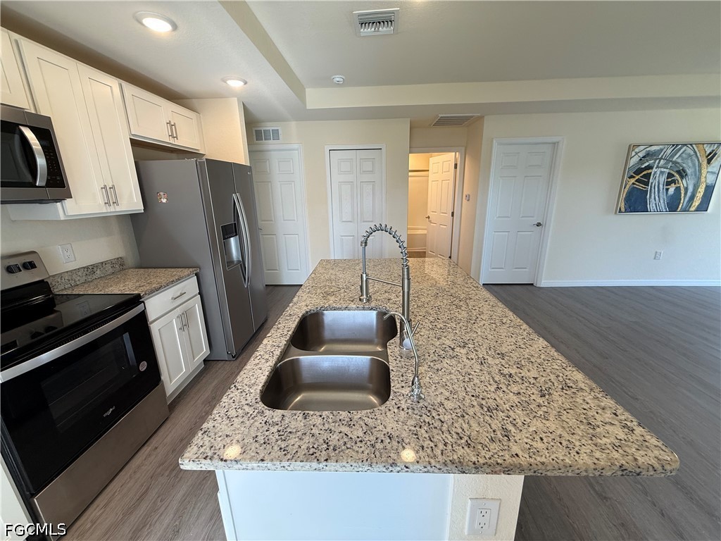 557 Oakshire Ln Property Photo 6
