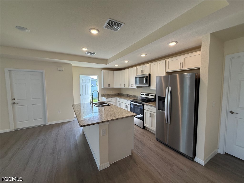 557 Oakshire Ln Property Photo 8