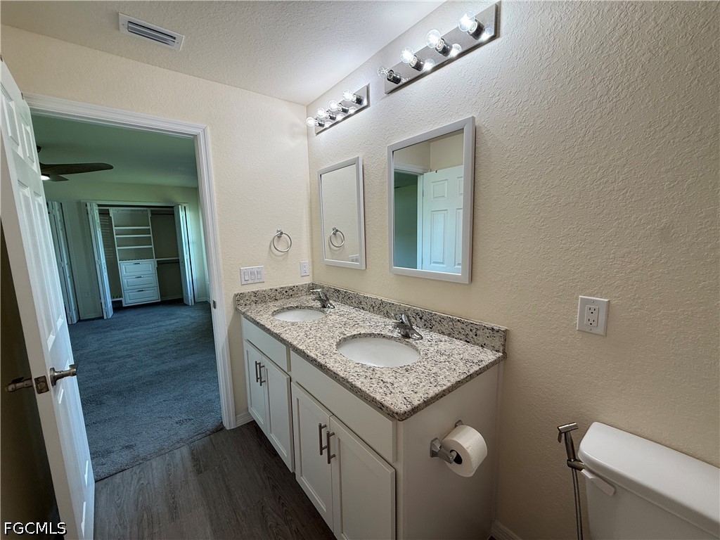 557 Oakshire Ln Property Photo 20