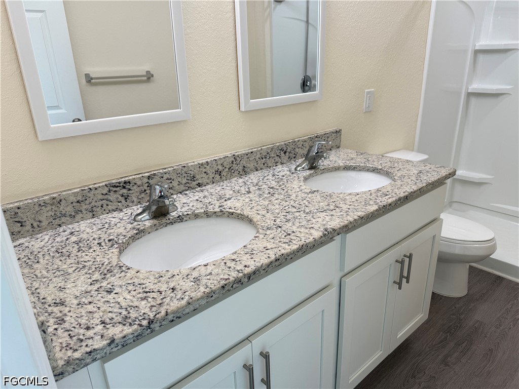 557 Oakshire Ln Property Photo 22
