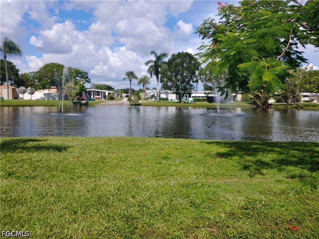 33 Poinsettia Dr Property Photo 3