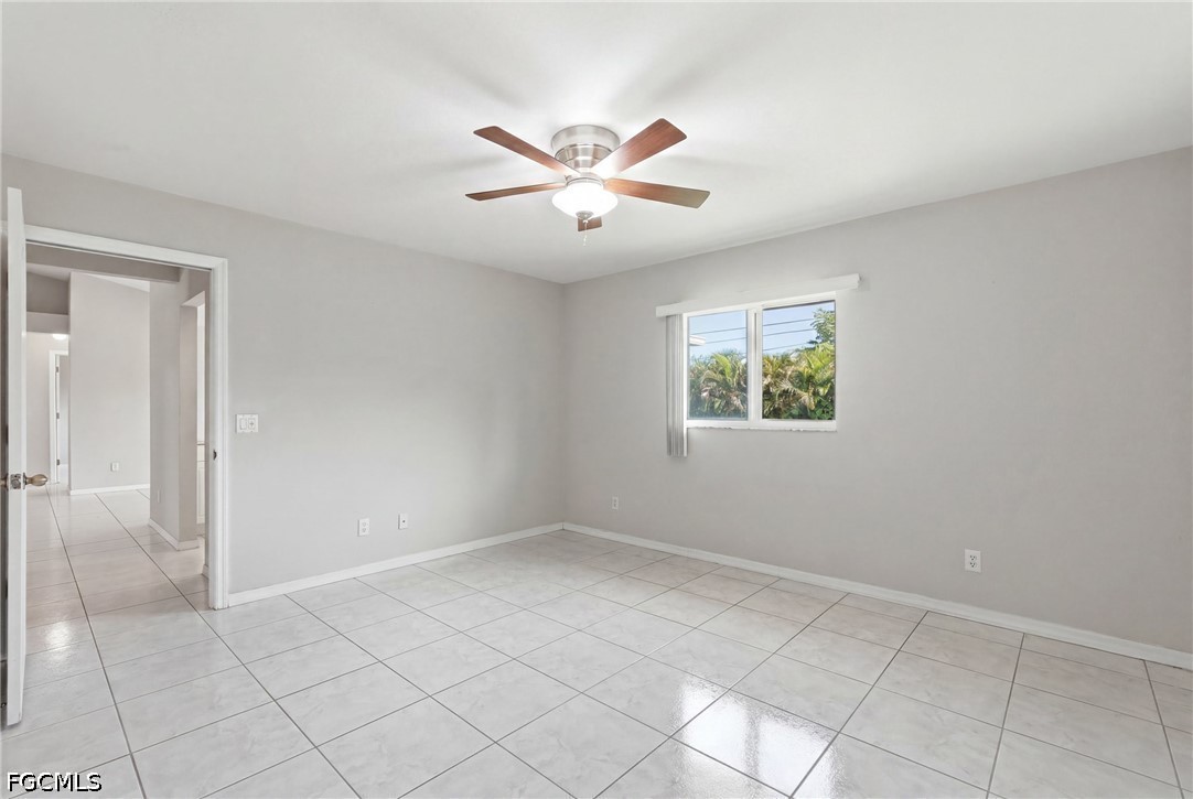 1403 Ne Van Loon Ter Property Photo 27