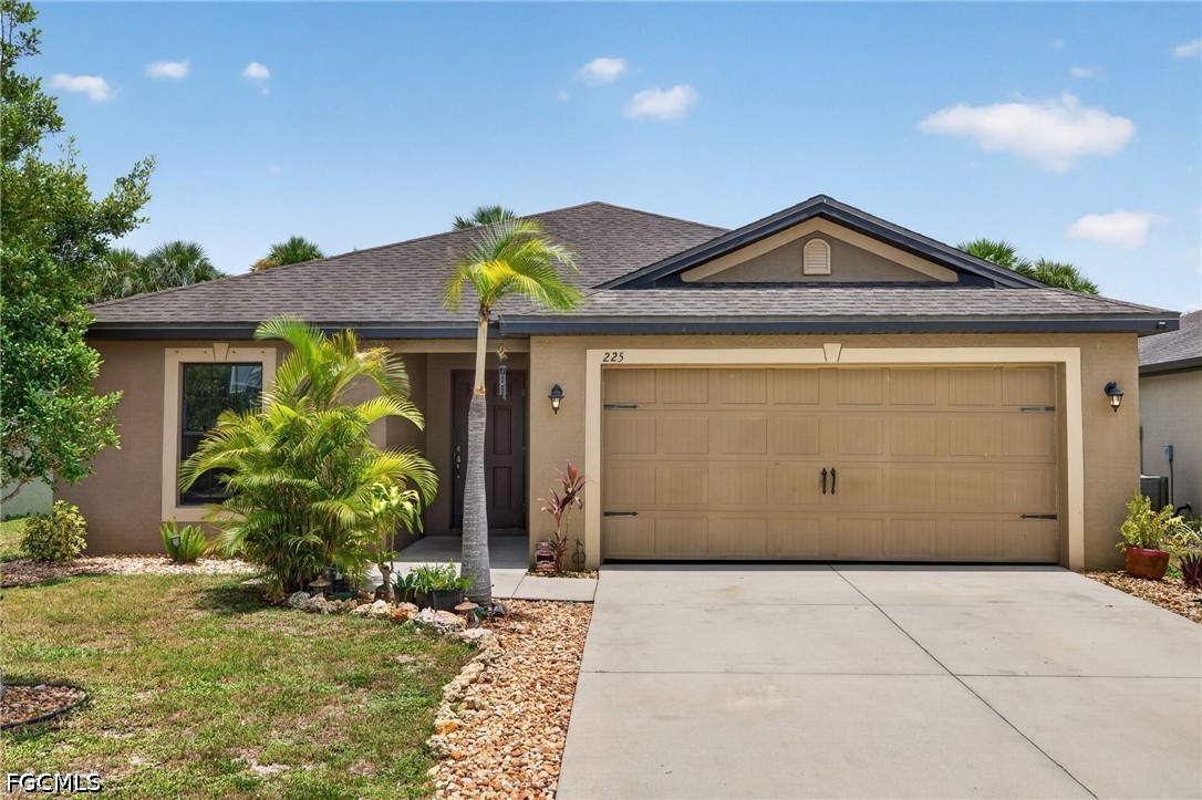 225 Shadow Lakes Dr Property Photo 1