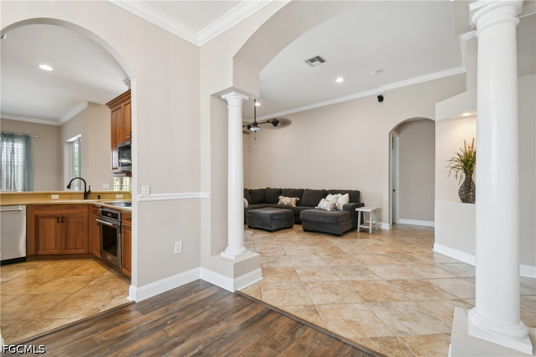 5742 Calmar Breeze Ln Property Photo 7