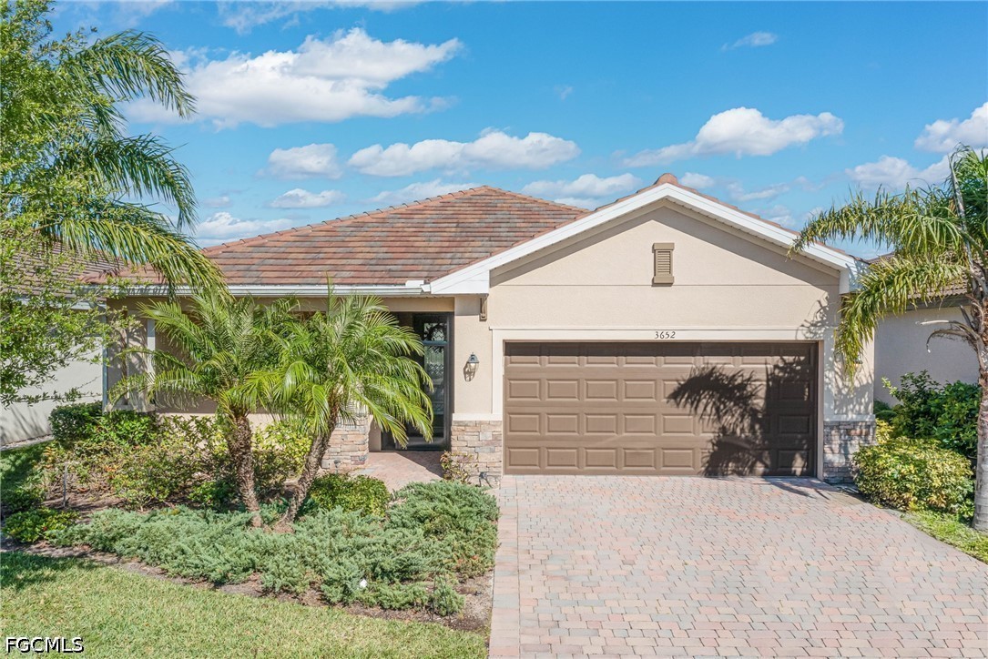 3652 E Hampton CIR Property Photo 1