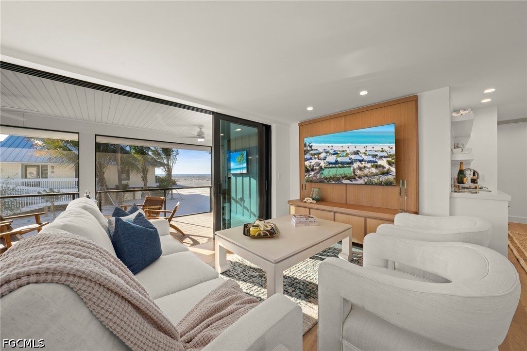 25 Beach Homes Property Photo 11