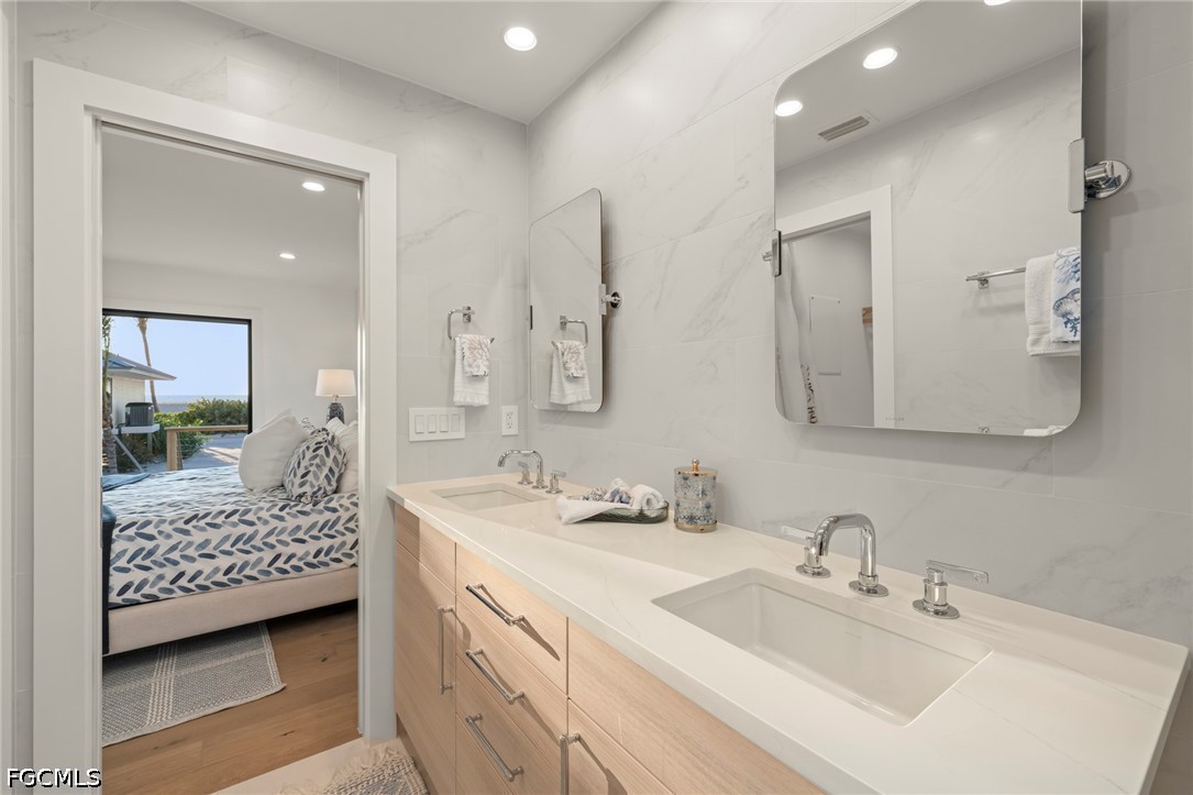 25 Beach Homes Property Photo 28