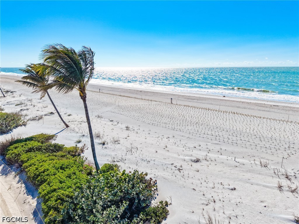 25 Beach Homes Property Photo 49