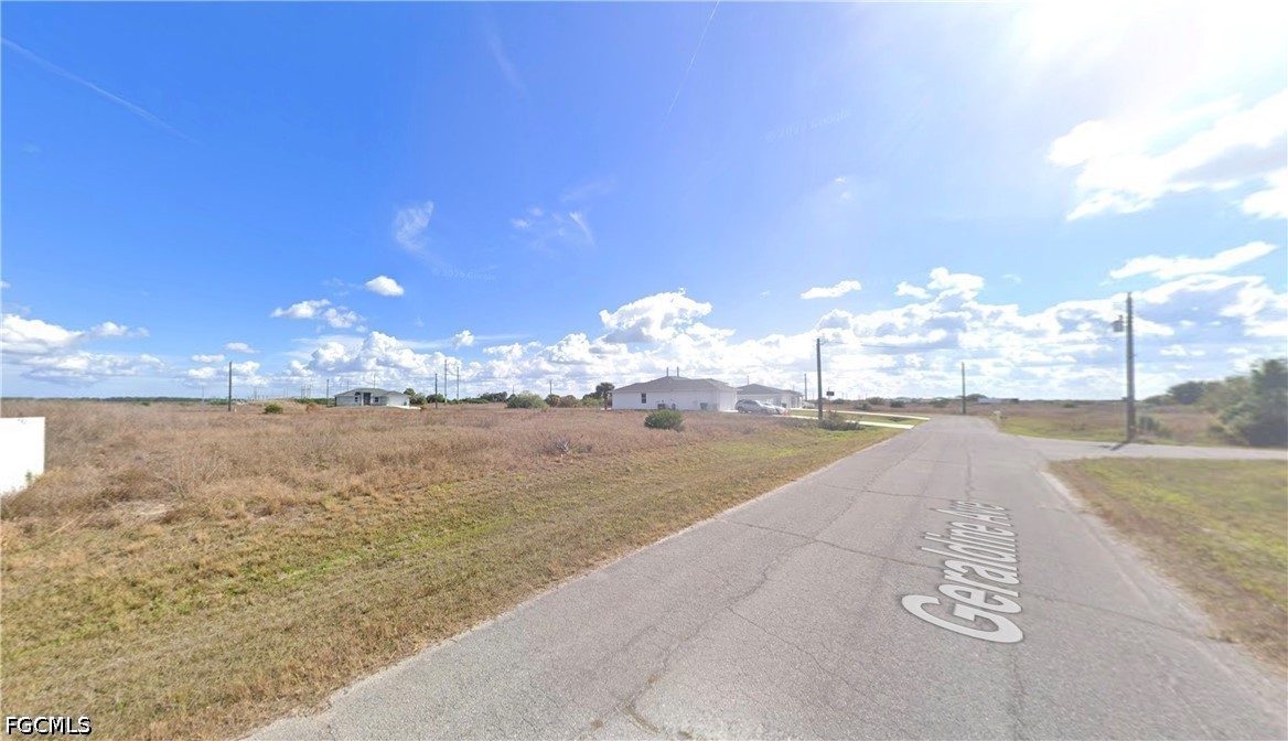 555 David Cir Property Photo 3