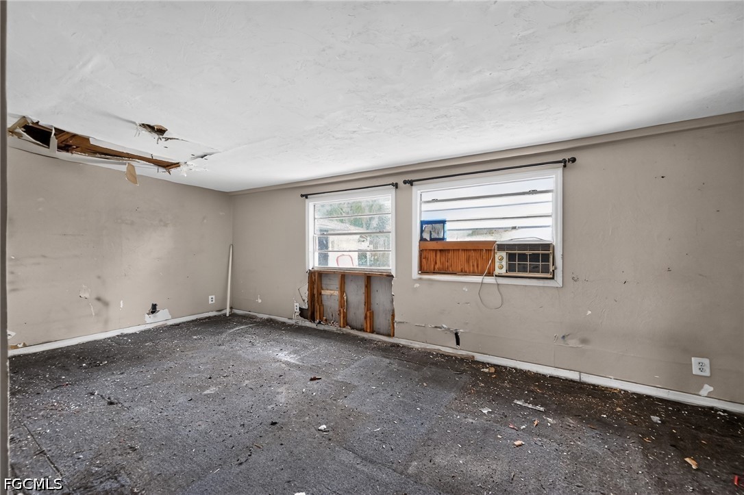 1223 Embassy Ln Property Photo 5