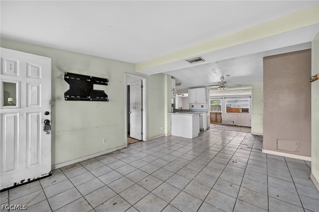 1223 Embassy Ln Property Photo 9