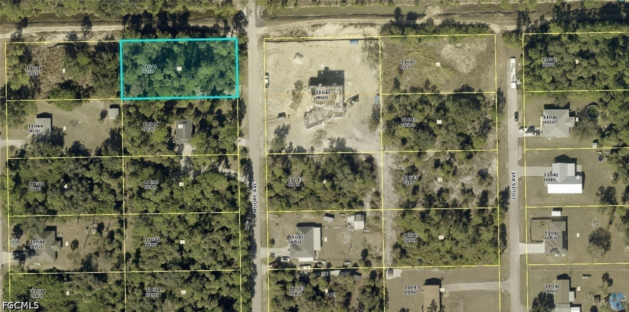 2321 Moore Ave Property Photo 4